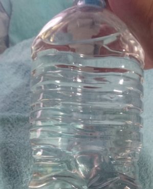 尿路結石　水ペットボトル2リットル